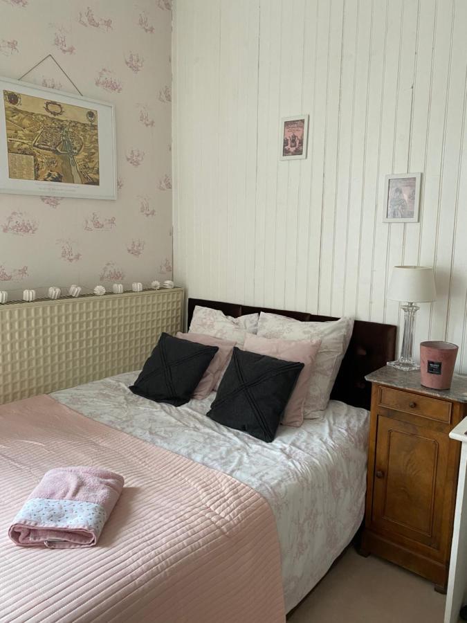 Bed and Breakfast Le Trianon Le Bourgneuf-la-Foret Экстерьер фото
